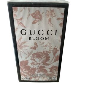 Gucci Floral Patterned Packaging